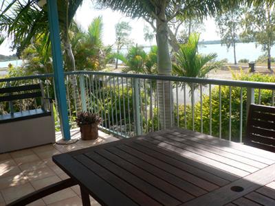 фото отеля Dolphin Waters Apartment Tin Can Bay