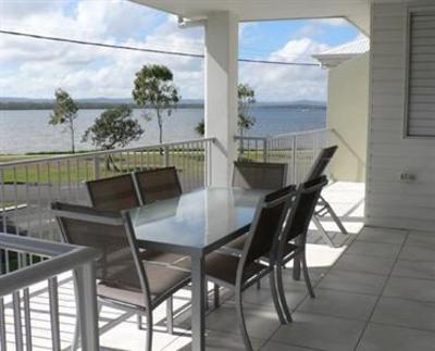 фото отеля Dolphin Waters Apartment Tin Can Bay