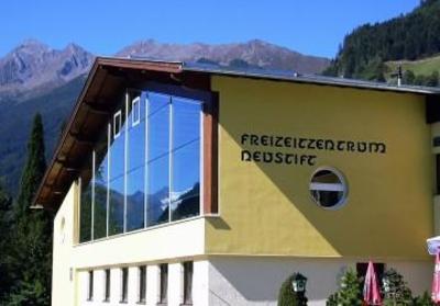фото отеля Ferienwohnungen Haus Tegischer Pension
