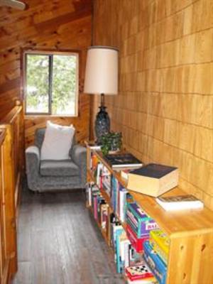 фото отеля Quadra Island Boutique Hostel