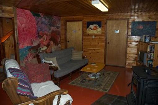 фото отеля Quadra Island Boutique Hostel