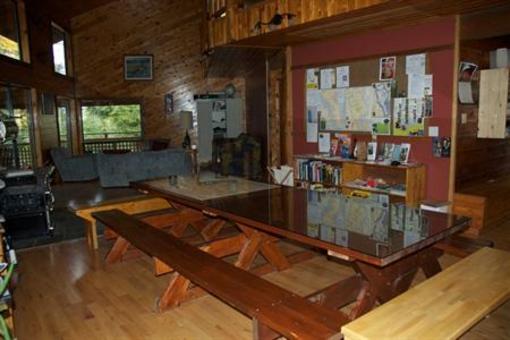 фото отеля Quadra Island Boutique Hostel
