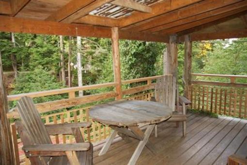 фото отеля Quadra Island Boutique Hostel