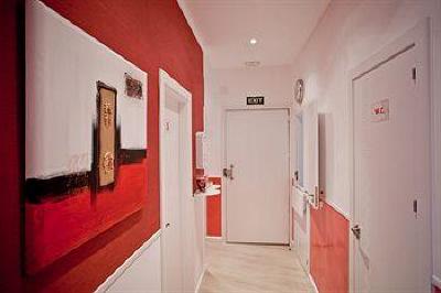 фото отеля Hostal Madrid Inn