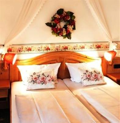 фото отеля Hotel Deutschherrenhof Zeltingen-Rachtig