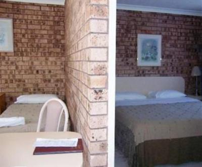 фото отеля Buccaneer Motel