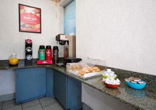 фото отеля Econo Lodge Airport Norfolk