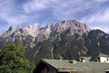 фото отеля Hotel Alpenrose Mittenwald