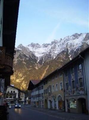 фото отеля Hotel Alpenrose Mittenwald