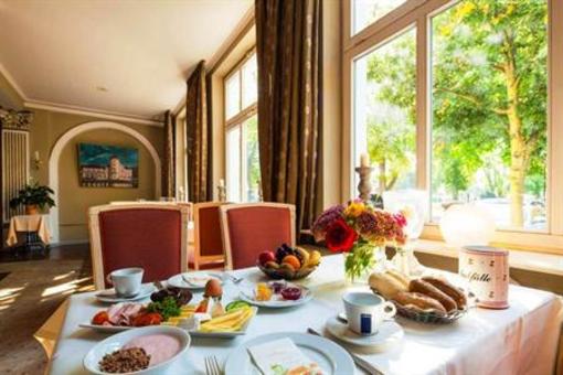 фото отеля Schloss Hotel Rheinsberg