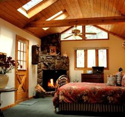 фото отеля Romantic Riversong Bed and Breakfast Inn