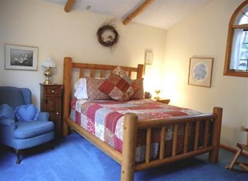 фото отеля Romantic Riversong Bed and Breakfast Inn