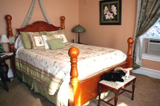 фото отеля Lennox House Bed and Breakfast