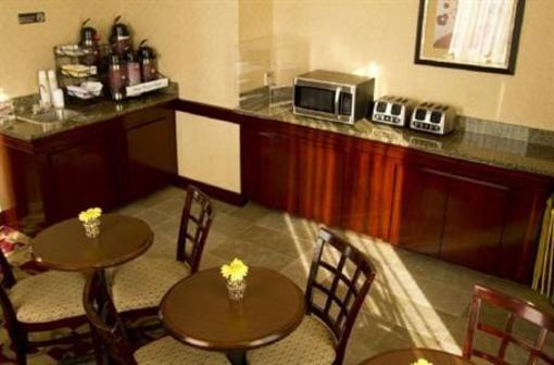фото отеля America's Best Inn Portsmouth (New Hampshire)
