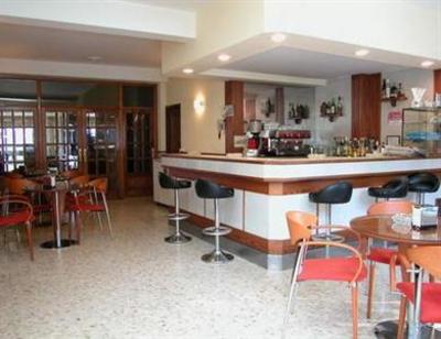 фото отеля Touris Hotel