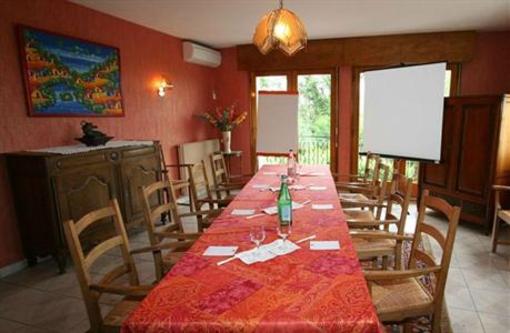 фото отеля Aux Tauzins Hotel Restaurant Montfort-en-Chalosse