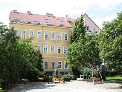 фото отеля Courtyard Apartment