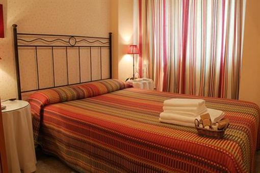 фото отеля Hostal Rural Luna y Lunaposada Candeleda