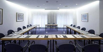 фото отеля Intercity Hotel Hamburg Altona