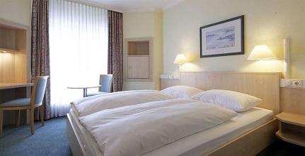 фото отеля Intercity Hotel Hamburg Altona