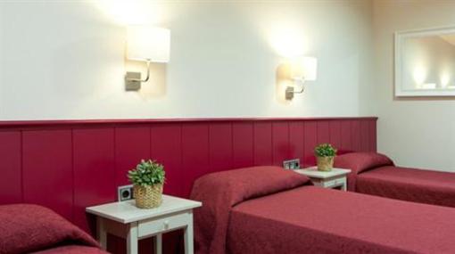 фото отеля Hostal Matheu
