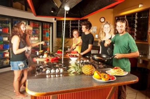 фото отеля Dougies Backpackers Resort