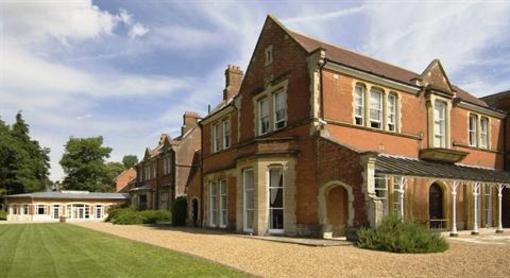 фото отеля Oakwood House Maidstone