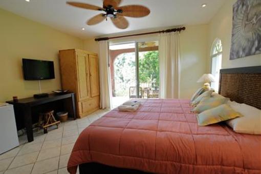 фото отеля Cocomar Residences & Beach Resort