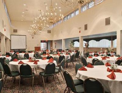 фото отеля Ramada Hotel & Conference Center
