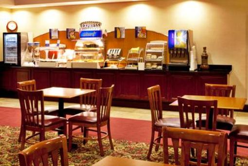 фото отеля Holiday Inn Express Hotel & Suites West Brooksville