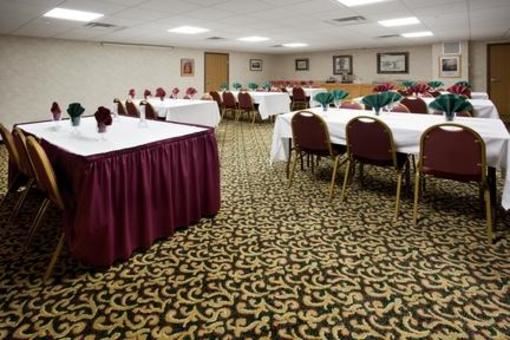 фото отеля Holiday Inn Express Raton