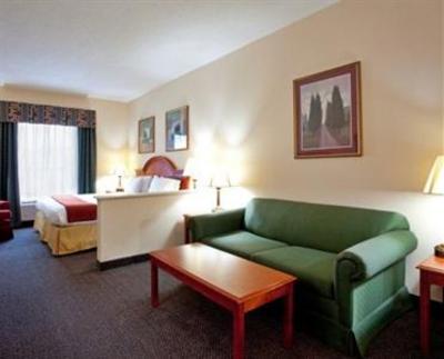 фото отеля Holiday Inn Express Hotel and Suites Petersburg Dinwiddie