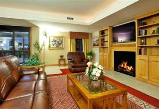фото отеля Holiday Inn Express Hotel and Suites Petersburg Dinwiddie