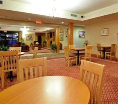 фото отеля Holiday Inn Express Hotel and Suites Petersburg Dinwiddie