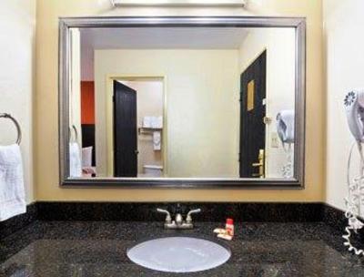 фото отеля Super 8 Airport - Nashville / Music City