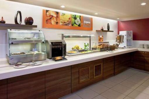 фото отеля Holiday Inn Express London Dartford