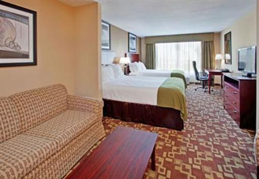 фото отеля Holiday Inn Express Hotel & Suites St Charles