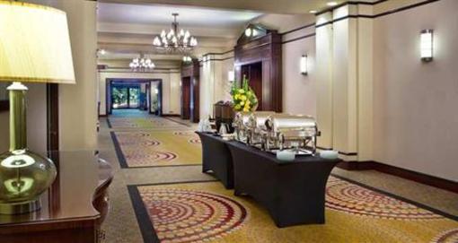 фото отеля Hilton Atlanta Northeast
