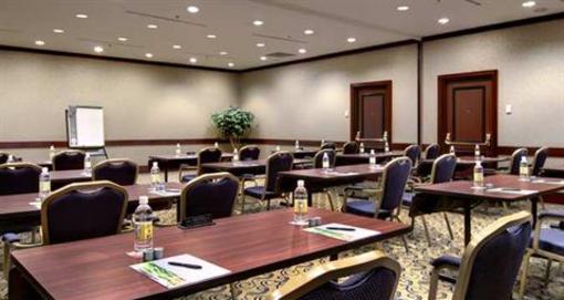 фото отеля Hilton Atlanta Northeast