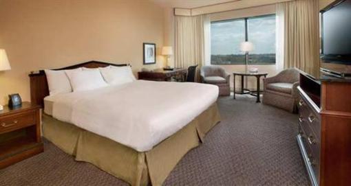 фото отеля Hilton Atlanta Northeast