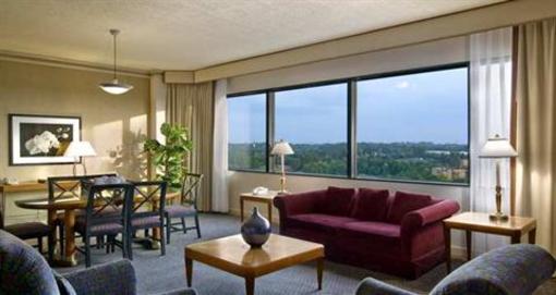 фото отеля Hilton Atlanta Northeast