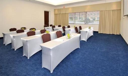 фото отеля Holiday Inn Express Toronto - Markham