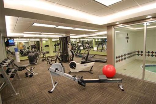 фото отеля Woodlands Inn & Suites