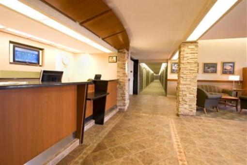 фото отеля Woodlands Inn & Suites