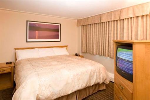 фото отеля Woodlands Inn & Suites