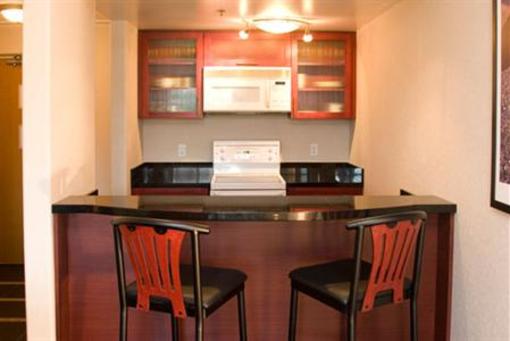 фото отеля Woodlands Inn & Suites