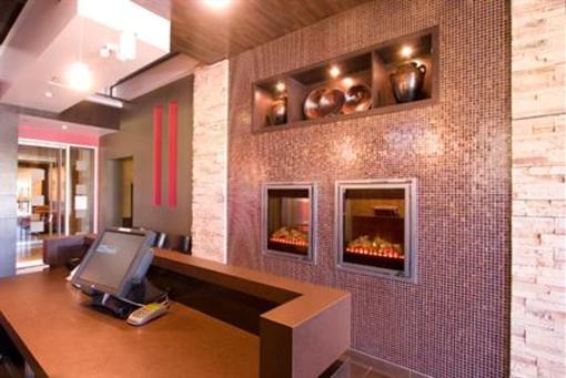фото отеля Woodlands Inn & Suites