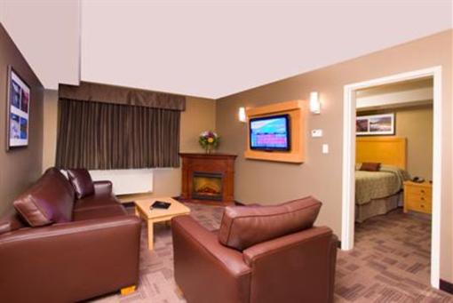 фото отеля Woodlands Inn & Suites