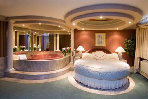 фото отеля Woodlands Inn & Suites