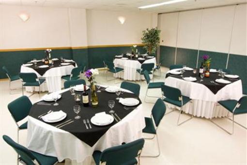 фото отеля Woodlands Inn & Suites